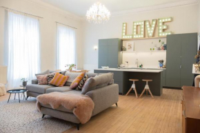 The Ballroom - Huge 2 Bed, Lichfield City Centre